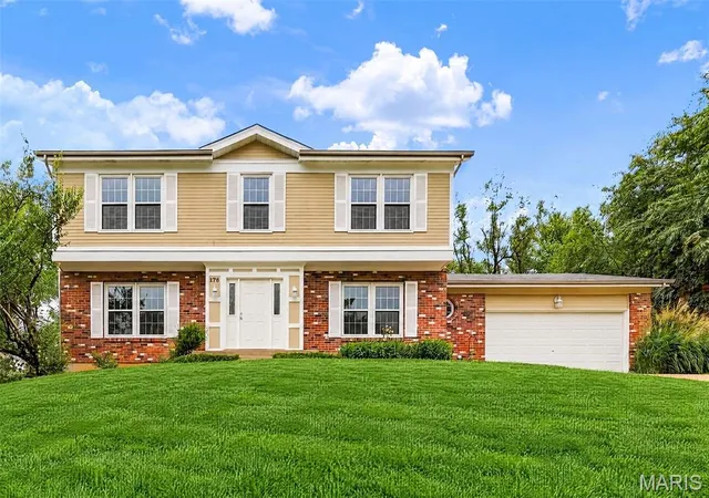 Photo 1 of Single family home for sale at 176 Spring Oaks Dr, Ballwin, MO 63011 | MLS# MIS26060849 | Listing updated on 2026-10-22