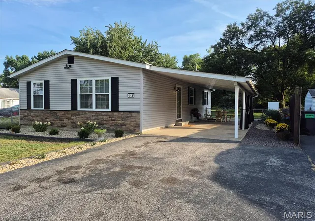 Photo 1 of Single family home for sale at 646 Margaret Ave, Granite City, IL 62040 | MLS# MIS26060851 | Listing updated on 2026-09-28