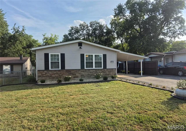 Photo 3 of Single family home for sale at 646 Margaret Ave, Granite City, IL 62040 | MLS# MIS26060851 | Listing updated on 2026-09-28