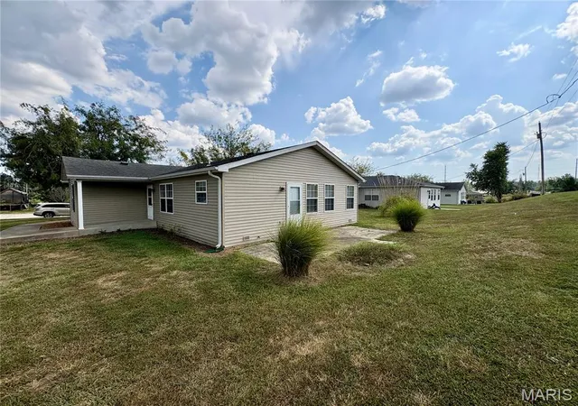 Photo 2 of Single family home for sale at 822 Trade Winds Dr, Perryville, MO 63775 | MLS# MIS26060855 | Listing updated on 2026-09-24