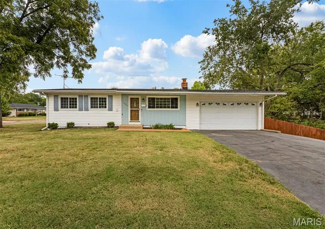 Photo 1 of Sale Pending at 1060 Loveland Dr, Florissant, MO 63031 | MLS# MIS26060856 | Listing updated on 2026-09-28