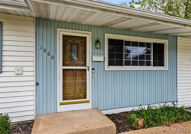 Photo 3 of Sale Pending at 1060 Loveland Dr, Florissant, MO 63031 | MLS# MIS26060856 | Listing updated on 2026-09-28