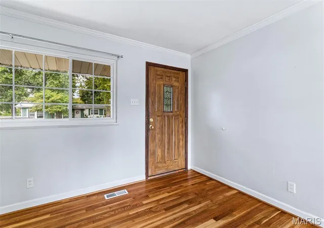 Photo 4 of Sale Pending at 1060 Loveland Dr, Florissant, MO 63031 | MLS# MIS26060856 | Listing updated on 2026-09-28