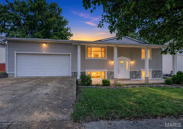 Photo 1 of Sale Pending at 716 Wild Walnut Ln, Manchester, MO 63021 | MLS# MIS26060859 | Listing updated on 2026-09-28