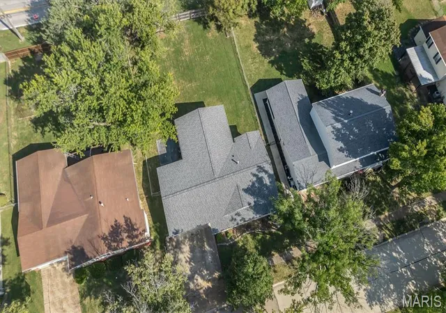 Photo 3 of Sale Pending at 716 Wild Walnut Ln, Manchester, MO 63021 | MLS# MIS26060859 | Listing updated on 2026-09-28