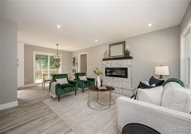 Photo 3 of Sale Pending at 133 Embassy Ln, Saint Louis, MO 63122 | MLS# MIS26060863 | Listing updated on 2026-10-03