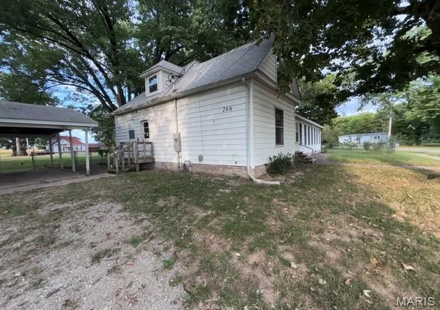 Photo 3 of Sale Pending at 266 N 2nd Street, Livingston, IL 62058 | MLS# MIS26060864 | Listing updated on 2026-10-01