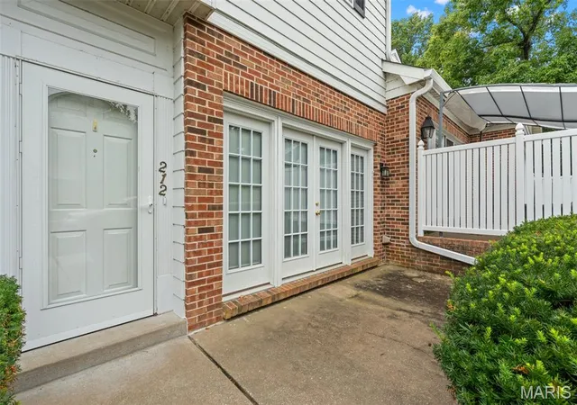 Photo 3 of Condo for sale at 212 Carriage Ct, Washington, MO 63090 | MLS# MIS26060865 | Listing updated on 2026-09-24