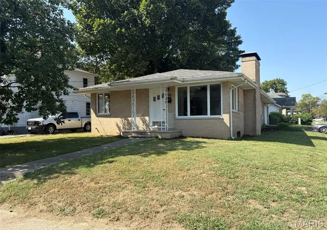 Single family home for sale at 2120 Washington Ave, Alton, IL 62002 | MLS# MIS26060872