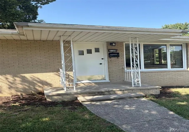 Photo 1 of Single family home for sale at 2120 Washington Ave, Alton, IL 62002 | MLS# MIS26060872 | Listing updated on 2026-09-23