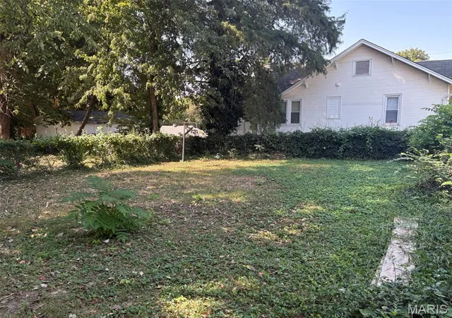 Photo 4 of Single family home for sale at 2120 Washington Ave, Alton, IL 62002 | MLS# MIS26060872 | Listing updated on 2026-09-23