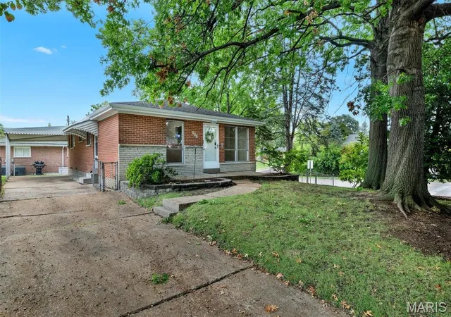 Photo 3 of Single family home for sale at 701 Ave H, Saint Louis, MO 63125 | MLS# MIS26060877 | Listing updated on 2026-10-02
