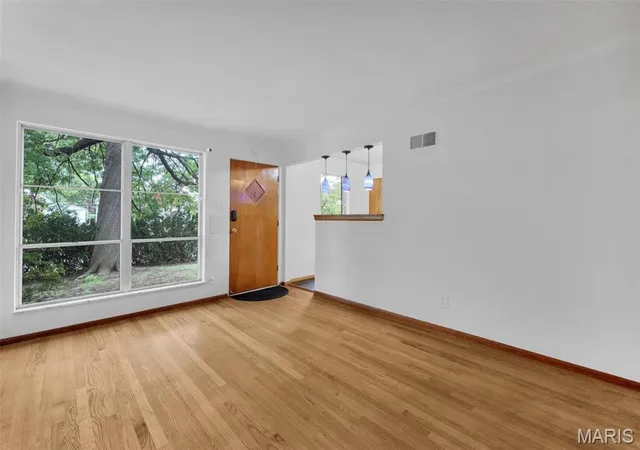 Photo 3 of Single family home for sale at 701 Ave H, Saint Louis, MO 63125 | MLS# MIS26060877 | Listing updated on 2026-10-02