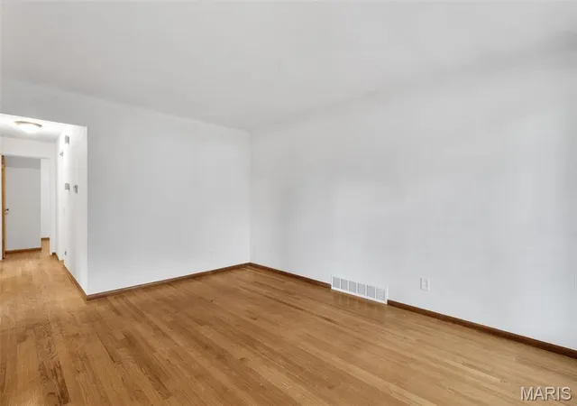 Photo 4 of Single family home for sale at 701 Ave H, Saint Louis, MO 63125 | MLS# MIS26060877 | Listing updated on 2026-10-02