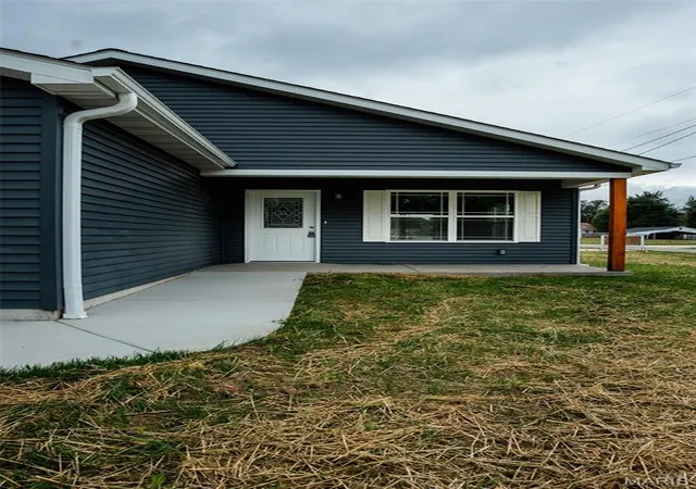 Photo 3 of Single family home for sale at 1215 Kincaid St, Bowling Green, MO 63334 | MLS# MIS26060879 | Listing updated on 2026-09-25