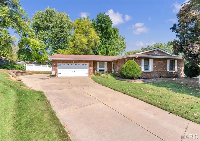 Photo 1 of Single family home for sale at 6 Cambridge Ct, Saint Charles, MO 63301 | MLS# MIS26060883 | Listing updated on 2026-09-23