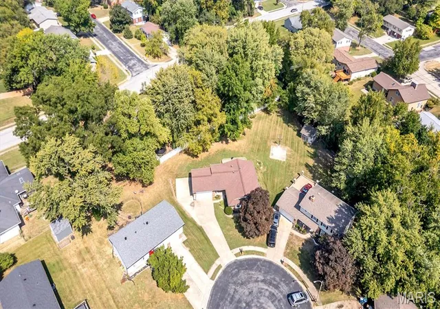 Photo 4 of Single family home for sale at 6 Cambridge Ct, Saint Charles, MO 63301 | MLS# MIS26060883 | Listing updated on 2026-09-23