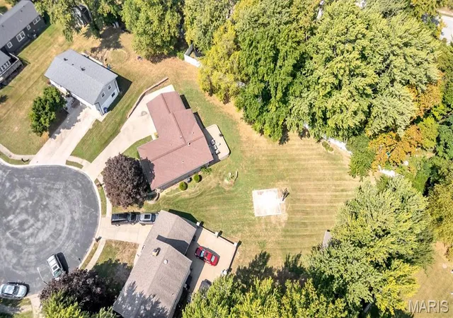 Photo 2 of Single family home for sale at 6 Cambridge Ct, Saint Charles, MO 63301 | MLS# MIS26060883 | Listing updated on 2026-09-23