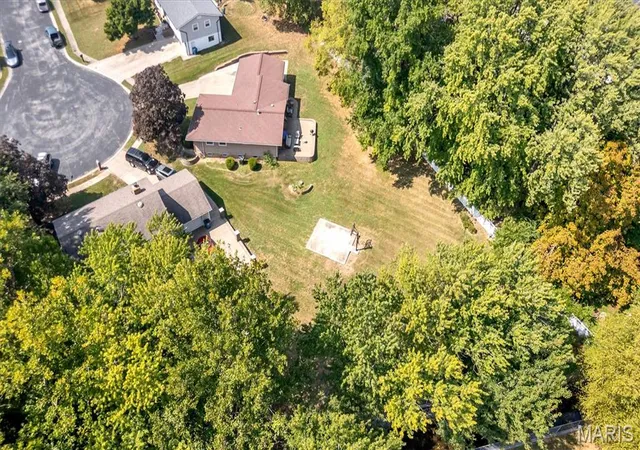 Photo 3 of Single family home for sale at 6 Cambridge Ct, Saint Charles, MO 63301 | MLS# MIS26060883 | Listing updated on 2026-09-23