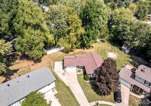 Photo 3 of Single family home for sale at 6 Cambridge Ct, Saint Charles, MO 63301 | MLS# MIS26060883 | Listing updated on 2026-09-23