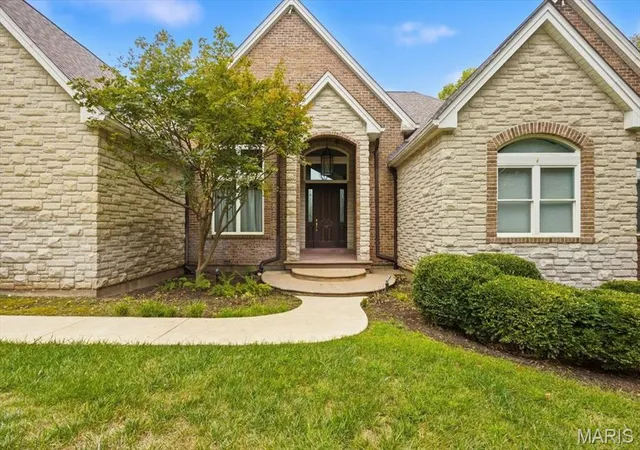 Photo 3 of Single family home for sale at 3546 Hawthorne Ridge Dr, Eureka, MO 63025 | MLS# MIS26060892 | Listing updated on 2026-10-05