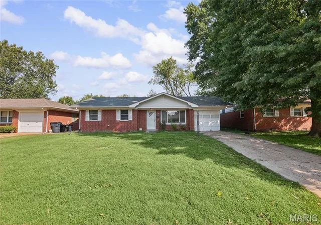 Photo 1 of Single family home for sale at 4103 S Park Dr, Belleville, IL 62226 | MLS# MIS26060900 | Listing updated on 2026-10-03