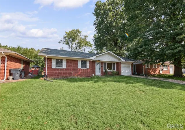 Photo 2 of Single family home for sale at 4103 S Park Dr, Belleville, IL 62226 | MLS# MIS26060900 | Listing updated on 2026-10-03