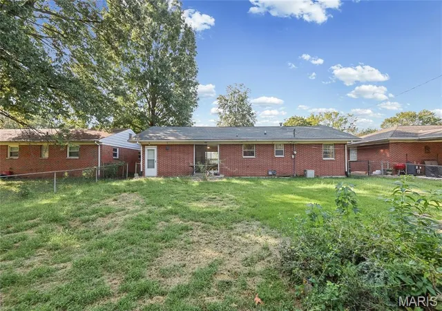 Photo 3 of Single family home for sale at 4103 S Park Dr, Belleville, IL 62226 | MLS# MIS26060900 | Listing updated on 2026-10-03