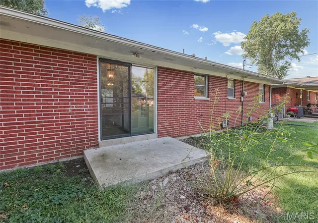 Photo 3 of Single family home for sale at 4103 S Park Dr, Belleville, IL 62226 | MLS# MIS26060900 | Listing updated on 2026-10-03