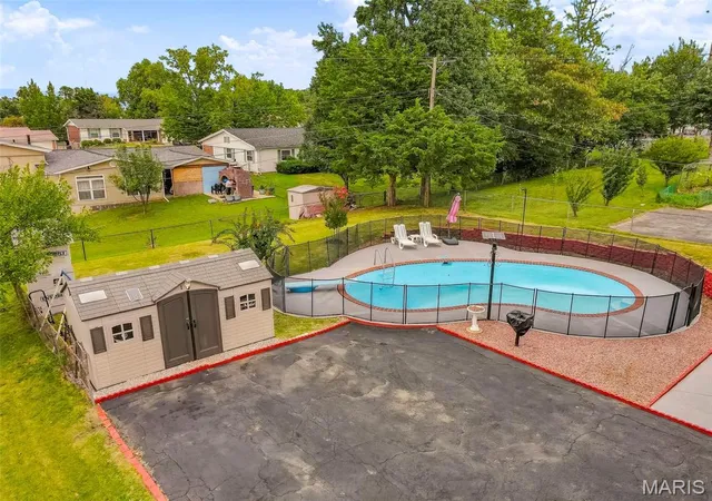Photo 3 of Single family home for sale at 3927 Trotwood Pl, Saint Louis, MO 63125 | MLS# MIS26060903 | Listing updated on 2026-10-06