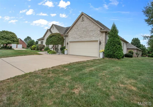 Photo 3 of Single family home for sale at 2313 Derbyshire Ln, Cape Girardeau, MO 63701 | MLS# MIS26060905 | Listing updated on 2026-10-05
