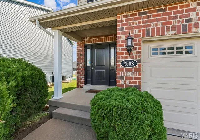 Photo 3 of Single family home for sale at 2502 London Ln, Belleville, IL 62221 | MLS# MIS26060907 | Listing updated on 2026-10-21