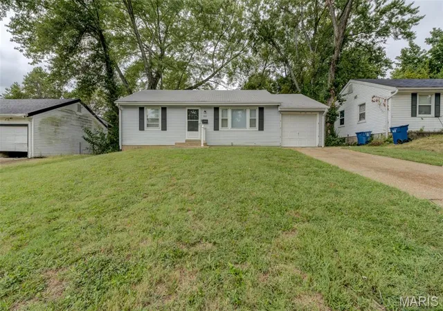 Photo 2 of Single family home for sale at 325 S Marguerite Ave, Saint Louis, MO 63135 | MLS# MIS26060911 | Listing updated on 2026-09-25