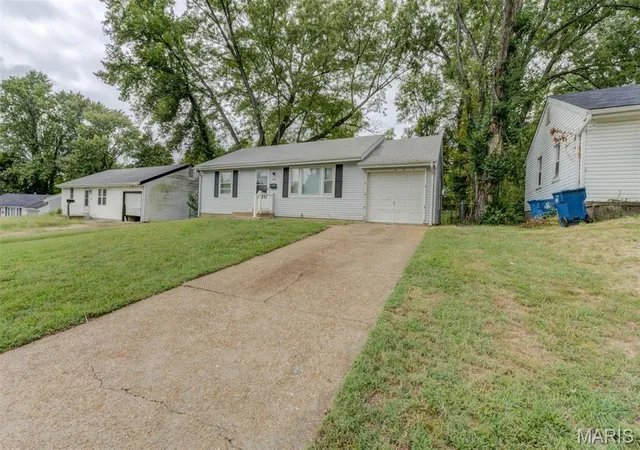 Photo 3 of Single family home for sale at 325 S Marguerite Ave, Saint Louis, MO 63135 | MLS# MIS26060911 | Listing updated on 2026-09-25