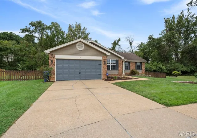 Photo 3 of Sale Pending at 39 Gentle Ct, Fenton, MO 63026 | MLS# MIS26060912 | Listing updated on 2026-09-29