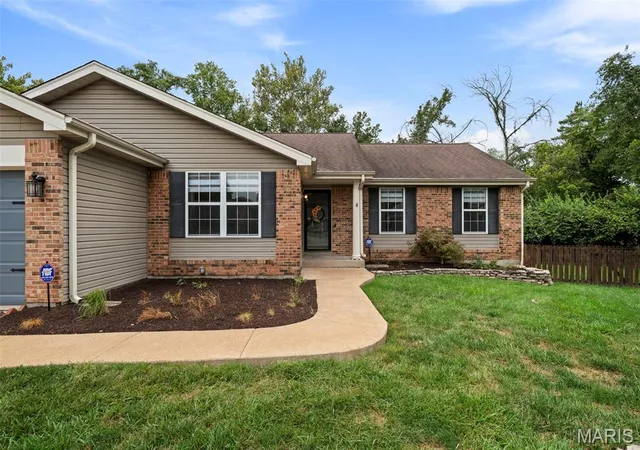Photo 4 of Sale Pending at 39 Gentle Ct, Fenton, MO 63026 | MLS# MIS26060912 | Listing updated on 2026-09-29