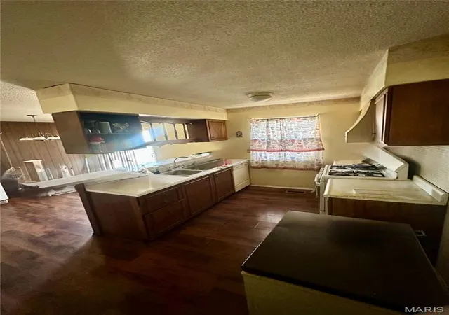 Photo 3 of Condo for sale at 2084 Carefree Ln, Florissant, MO 63033 | MLS# MIS26060920 | Listing updated on 2026-09-23