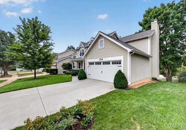 Photo 3 of Single family home for sale at 234 Westridge Parc Ln, Ellisville, MO 63021 | MLS# MIS26060923 | Listing updated on 2026-09-23