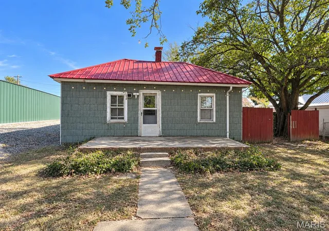 Photo 1 of Single family home for sale at 212 W Pulaski St, Richland, MO 65556 | MLS# MIS26060924 | Listing updated on 2026-09-21
