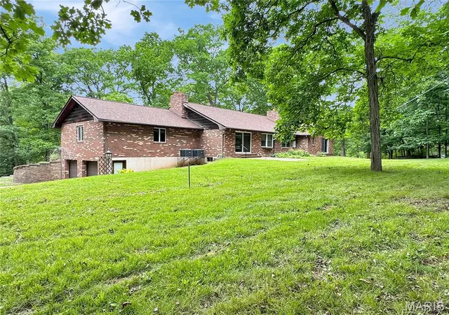 Photo 4 of Single family home for sale at 635 E Villa Ridge Rd, Villa Ridge, MO 63089 | MLS# MIS26060925 | Listing updated on 2026-09-21
