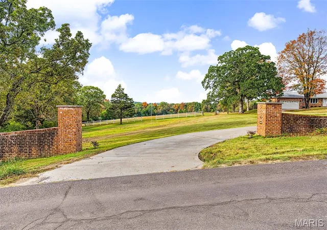Photo 4 of Single family home for sale at 12621 Hyfield Rd, De Soto, MO 63020 | MLS# MIS26060927 | Listing updated on 2026-10-27