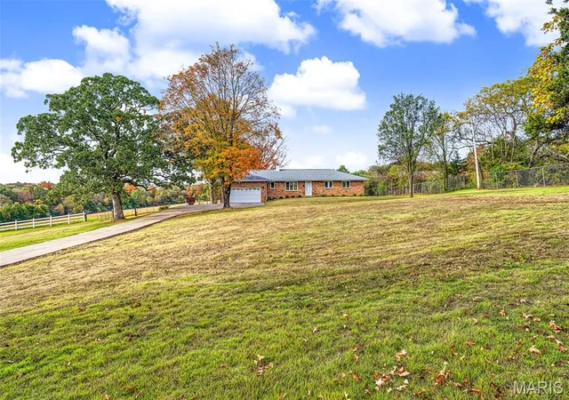 Photo 3 of Single family home for sale at 12621 Hyfield Rd, De Soto, MO 63020 | MLS# MIS26060927 | Listing updated on 2026-10-27