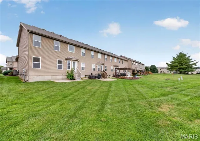 Photo 22 of Townhouse for sale at 863 Harbor Woods Dr, Fairview Heights, IL 62208 | MLS# MIS26060929 | Listing updated on 2026-10-06