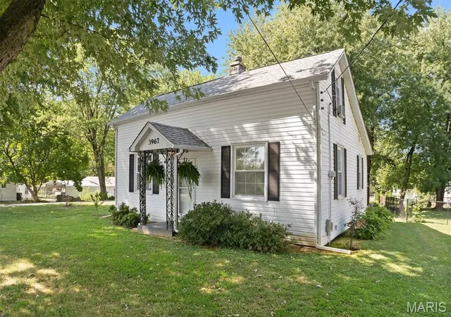 Photo 2 of Single family home for sale at 3967 Highland Rd, Fairview Heights, IL 62208 | MLS# MIS26060932 | Listing updated on 2026-10-09
