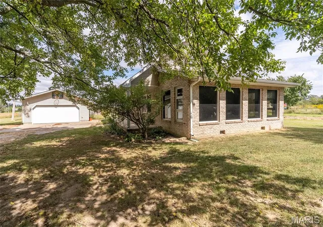 Photo 3 of Single family home for sale at 950 Cook, Eldorado, IL 62930 | MLS# MIS26060936 | Listing updated on 2026-09-28