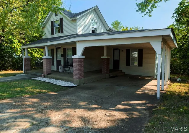 Photo 2 of Single family home for sale at 104 Summit St, Bonne Terre, MO 63628 | MLS# MIS26060941 | Listing updated on 2026-09-24
