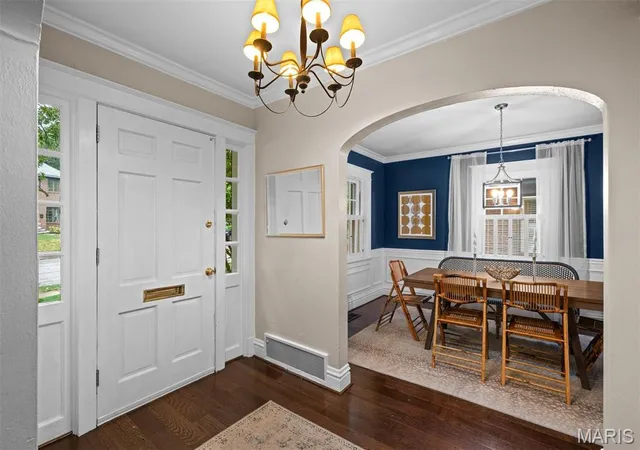 Photo 4 of Sale Pending at 422 Mission Ct, Saint Louis, MO 63130 | MLS# MIS26060942 | Listing updated on 2026-10-08