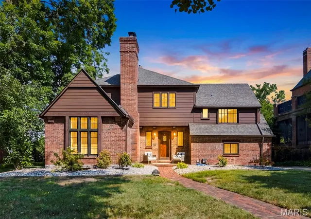 Photo 1 of Sale Pending at 7747 Mohawk Pl, Saint Louis, MO 63105 | MLS# MIS26060946 | Listing updated on 2026-09-29