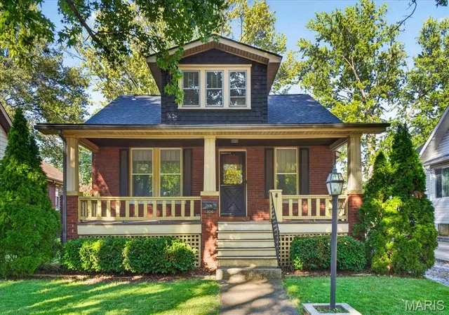 Photo 1 of Single family home for sale at 304 S Pennsylvania Ave, Belleville, IL 62220 | MLS# MIS26060947 | Listing updated on 2026-10-03