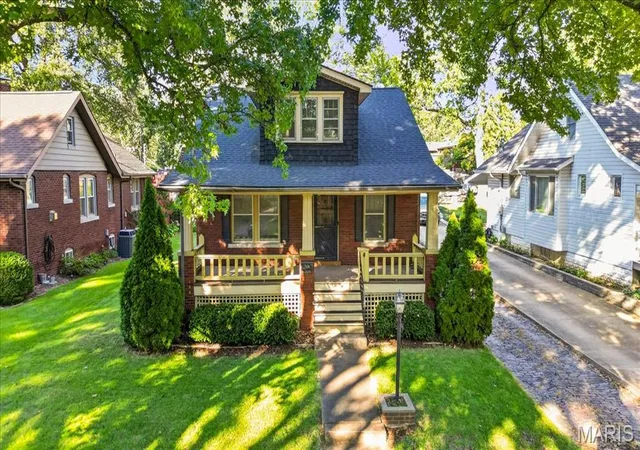 Photo 2 of Single family home for sale at 304 S Pennsylvania Ave, Belleville, IL 62220 | MLS# MIS26060947 | Listing updated on 2026-10-03